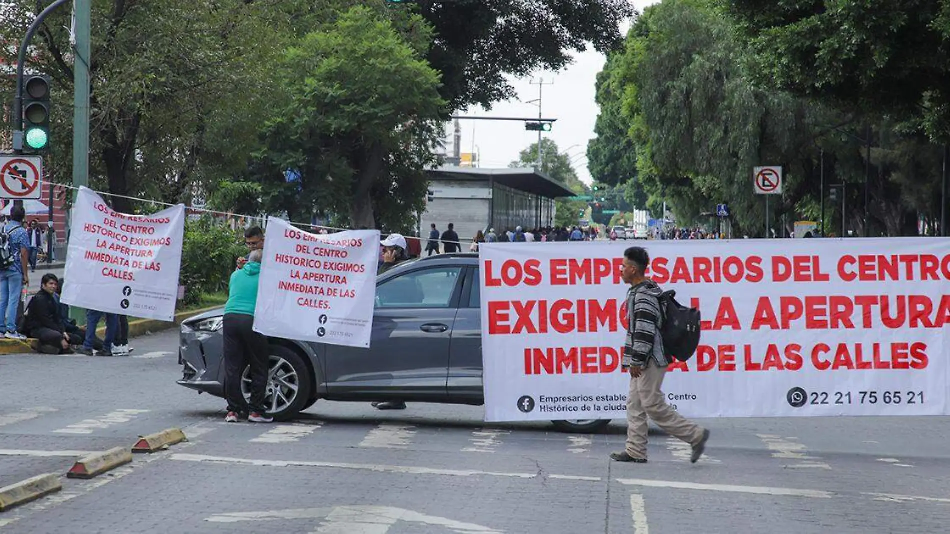 Un grupo de comerciantes de Puebla se manifestó y bloqueó la avenida 11 Sur